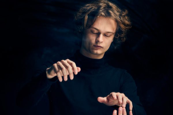 Gustav Piekut, klaver. Virtuositet, uforfærdethed og intelligent musikalitet Gustav Piekut, klaver. Virtuositet, uforfærdethed og intelligent musikalitet